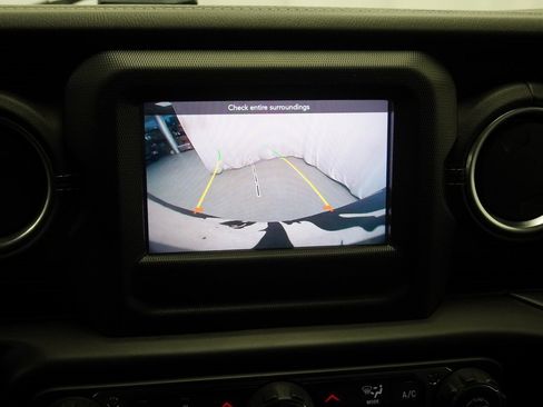 Used 2019 Jeep Wrangler Unlimited Sahara w/ Cold Weather Group image 36