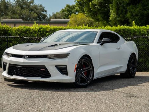 Used 2018 Chevrolet Camaro SS RWD image 1