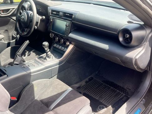 Used 2024 Toyota GR86 Premium RWD image 28