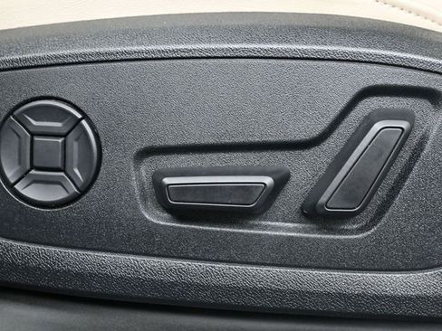 Used 2019 Audi Q3 2.0T Premium Plus w/ Premium Plus Package image 12