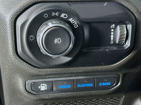 Used 2023 Jeep Wrangler Unlimited Sahara w/ Cold Weather Group AWD/4WD image 16