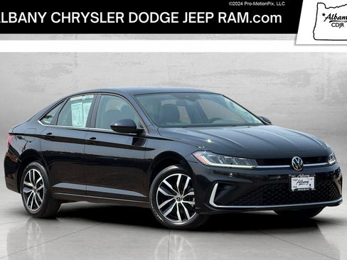 Used 2025 Volkswagen Jetta SE FWD image 1