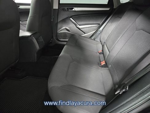 Used 2017 Volkswagen Passat 1.8T S image 12