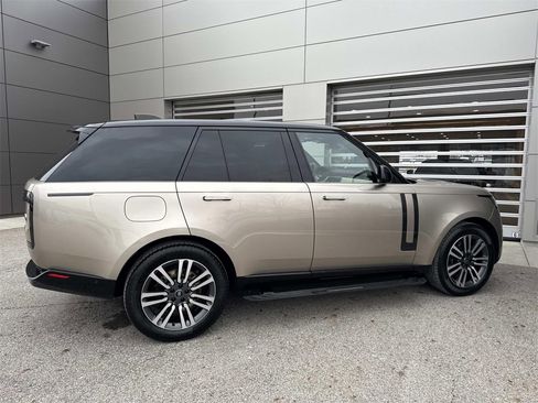 Used 2023 Land Rover Range Rover SE image 7