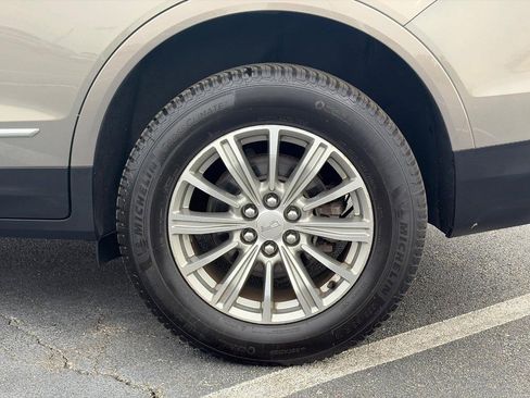 Used 2018 Cadillac XT5 Luxury w/ Driver Awareness Package FWD image 9