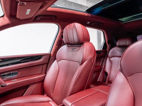 Used 2020 Bentley Bentayga AWD/4WD image 20