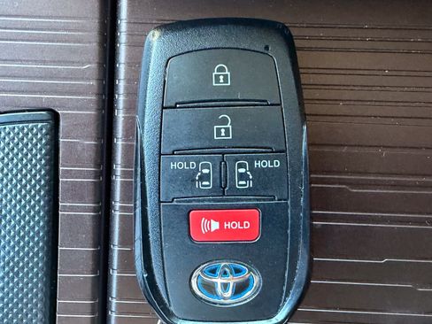 Used 2022 Toyota Sienna LE FWD image 33