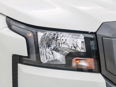 New 2025 Nissan Frontier SV w/ SV Convenience Package RWD image 4