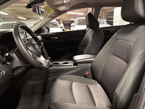 Used 2024 Nissan Altima 2.5 SV image 16