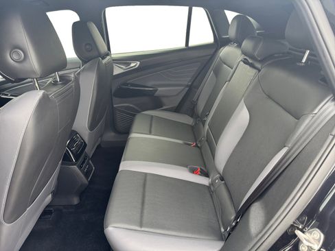 Used 2023 Volkswagen ID.4 Pro S Plus image 5
