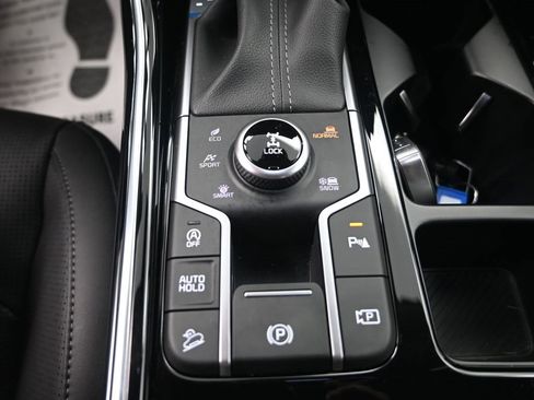 Certified 2025 Kia Sorento SX image 25