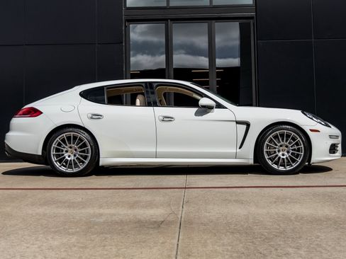 Used 2016 Porsche Panamera Edition image 12