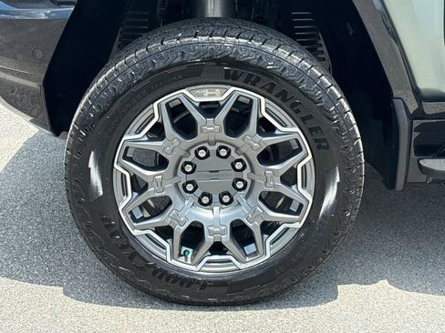 Used 2024 GMC Hummer EV 3X AWD/4WD image 11