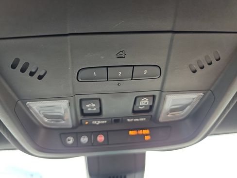 Used 2018 Chevrolet Equinox Premier FWD image 20