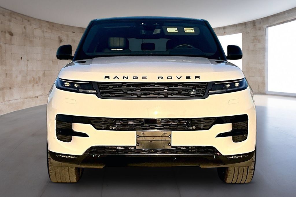 Used 2025 Land Rover Range Rover Sport SE AWD/4WD image 4