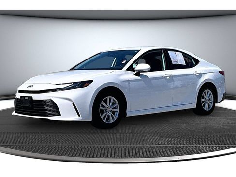 Used 2025 Toyota Camry LE FWD image 16