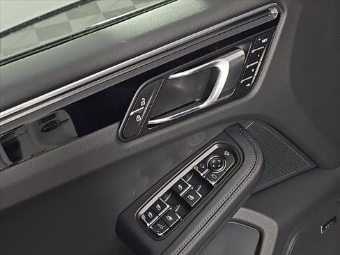 Certified 2025 Porsche Macan Turbo image 16