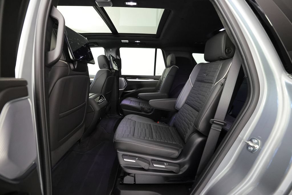 Used 2026 Cadillac Escalade Platinum Sport w/ LPO, ONYX Package AWD/4WD image 16