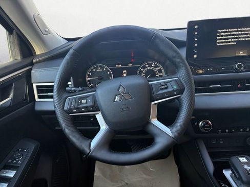 New 2026 Mitsubishi Outlander SE image 14