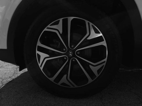 Used 2019 Hyundai Santa Fe AWD image 10