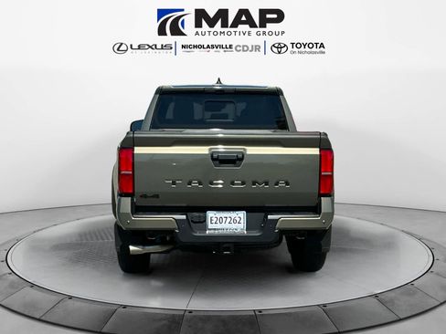 Used 2025 Toyota Tacoma TRD Off-Road w/ TRD Off Road Premium Package AWD/4WD image 4