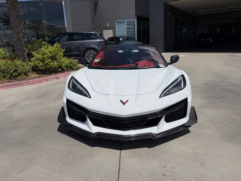 Used 2023 Chevrolet Corvette Z06 w/ Z07 Performance Package image 2