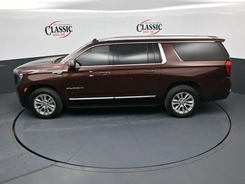 Used 2023 GMC Yukon XL SLT w/ SLT Luxury Package image 16
