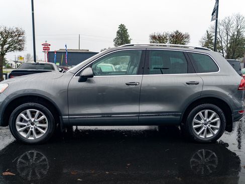 Used 2014 Volkswagen Touareg Sport AWD/4WD image 14