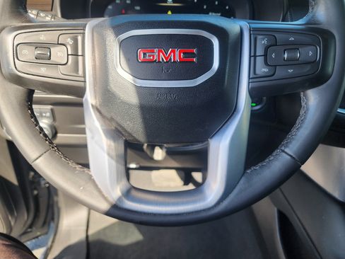 Used 2022 GMC Yukon XL SLE image 28