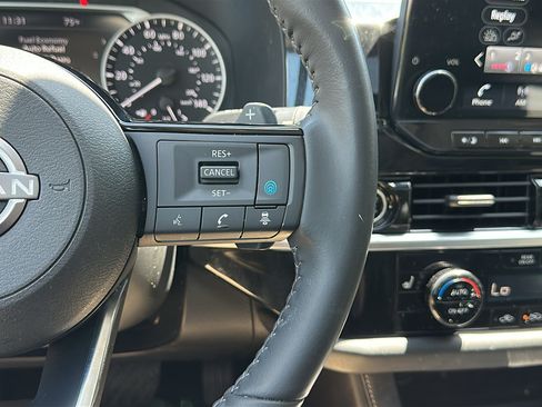Certified 2024 Nissan Pathfinder SL w/ SL Premium Package AWD/4WD image 17