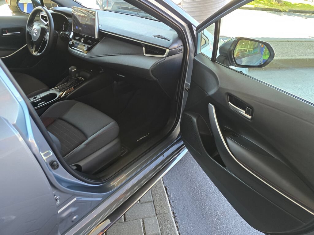 Used 2025 Toyota Corolla SE w/ SE Premium Package FWD image 12