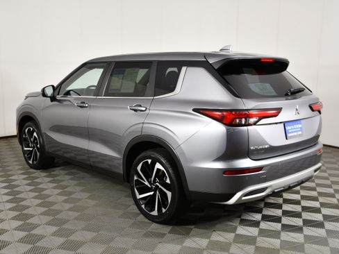 Used 2024 Mitsubishi Outlander AWD image 8