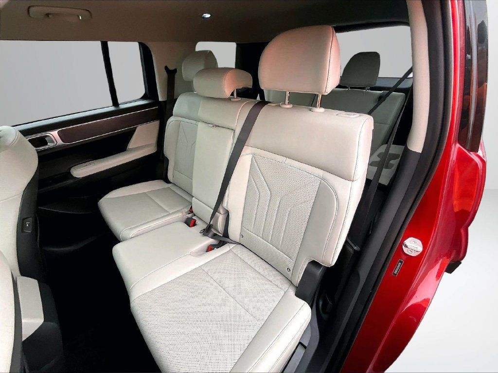Used 2025 Hyundai Santa Fe SEL FWD image 24