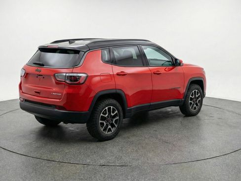 Used 2025 Jeep Compass Trailhawk image 9