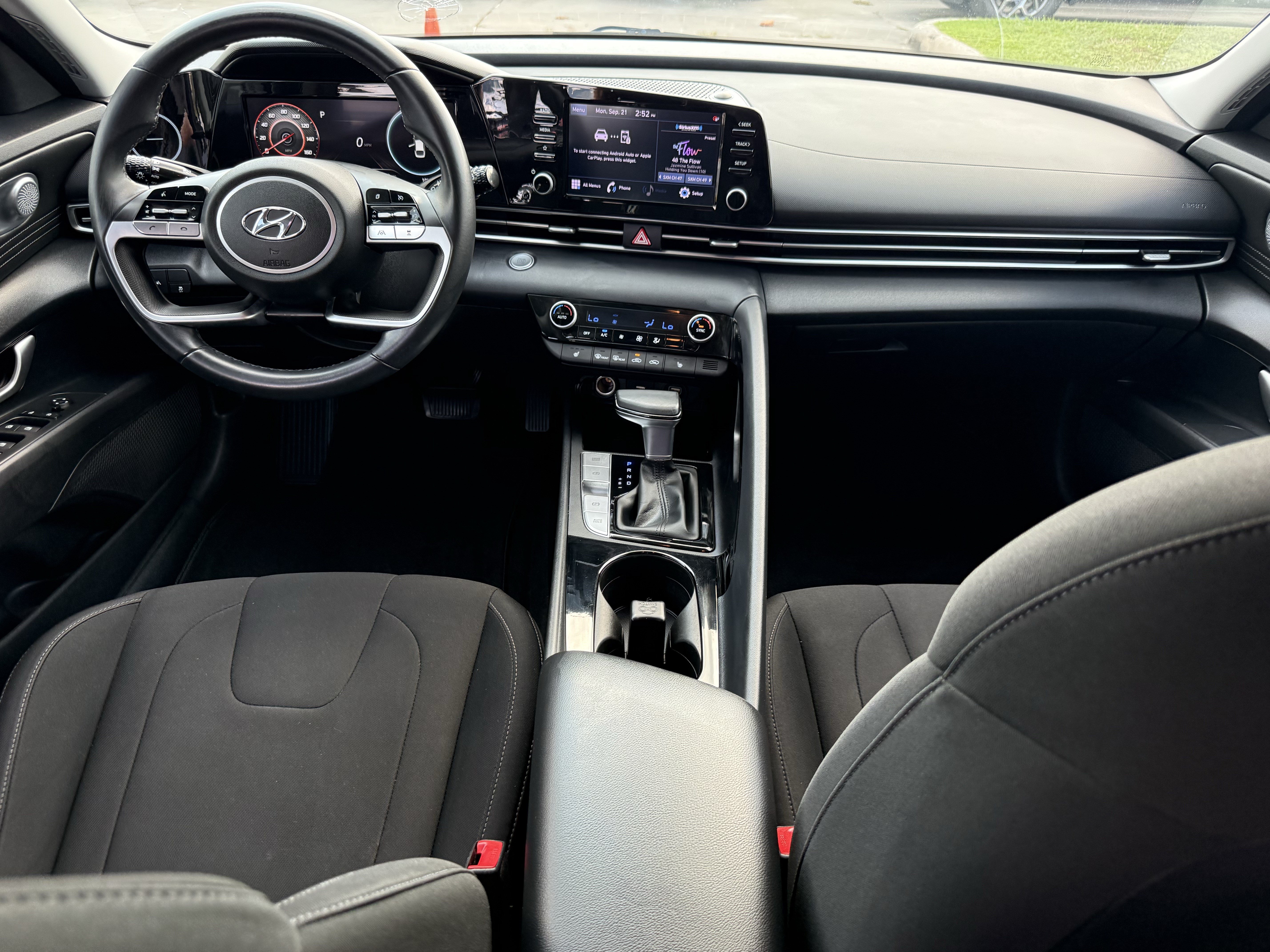 Used 2022 Hyundai Elantra SEL w/ Convenience Package FWD image 22
