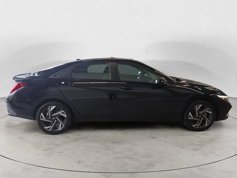 Used 2025 Hyundai Elantra SEL FWD image 6
