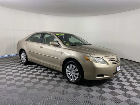 Used 2009 Toyota Camry LE FWD image 1