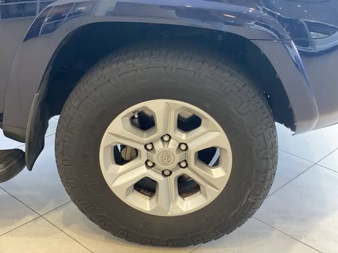 Used 2017 Toyota 4Runner SR5 AWD/4WD image 13