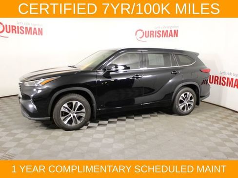 Used 2022 Toyota Highlander XLE AWD/4WD image 3