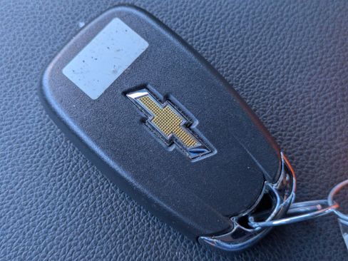 Used 2025 Chevrolet Trax RS w/ Sunroof Package image 23