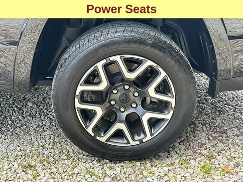 Used 2025 RAM 1500 Laramie AWD/4WD image 10