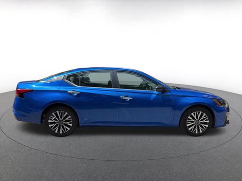 Used 2025 Nissan Altima 2.5 SV FWD image 16
