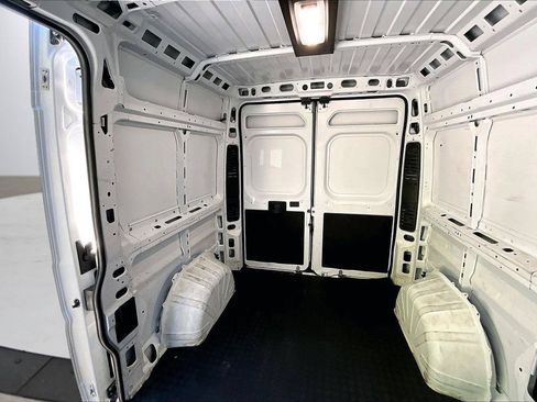 Used 2024 RAM ProMaster 2500 w/ Convenience Group FWD image 22