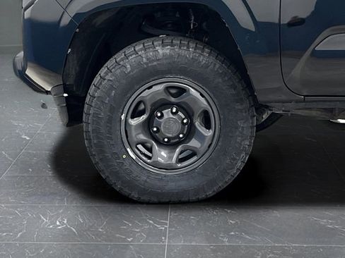 Used 2022 Toyota Tacoma SR image 32