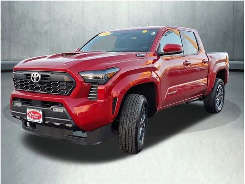 Used 2024 Toyota Tacoma TRD Sport image 3