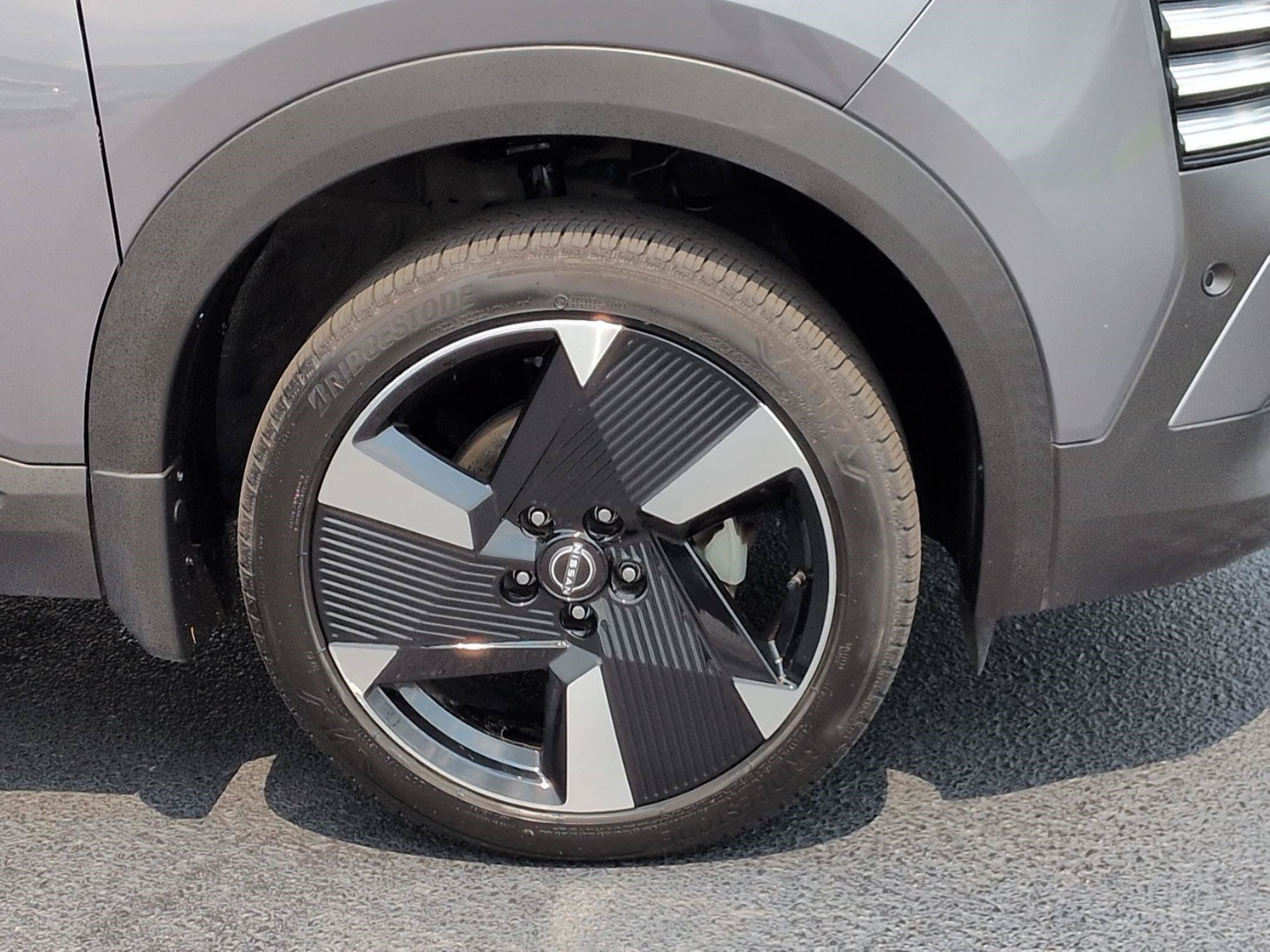 Used 2025 Nissan Kicks SR w/ Illumination Package FWD image 10