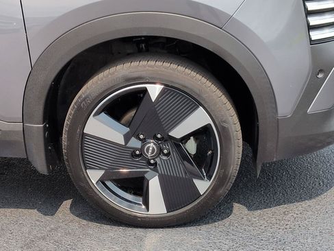 Used 2025 Nissan Kicks SR w/ Illumination Package FWD image 10