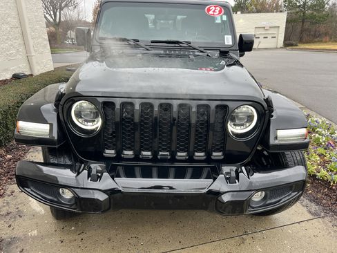 Certified 2023 Jeep Gladiator Overland image 3