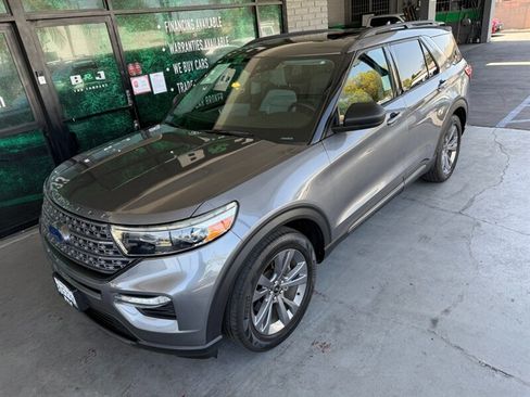 Used 2021 Ford Explorer XLT w/ Equipment Group 202A RWD image 2