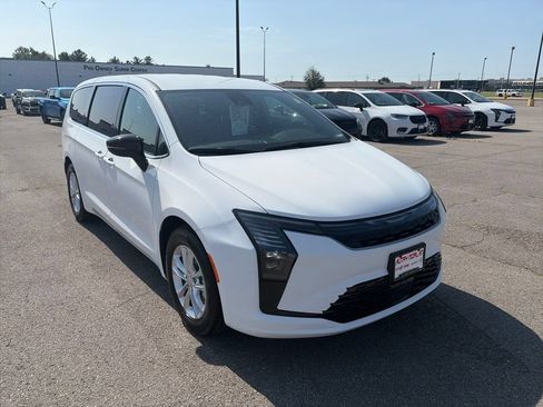 New 2027 Chrysler Pacifica Select FWD image 8